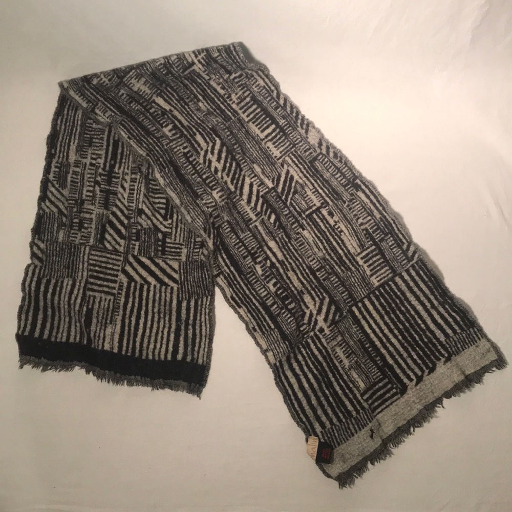 100% Wool Piano Print Scarf Black / Grey / Cream